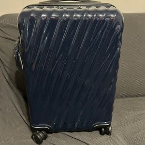TUMI international expandable 4 wheeled carry on - navy - new with tags